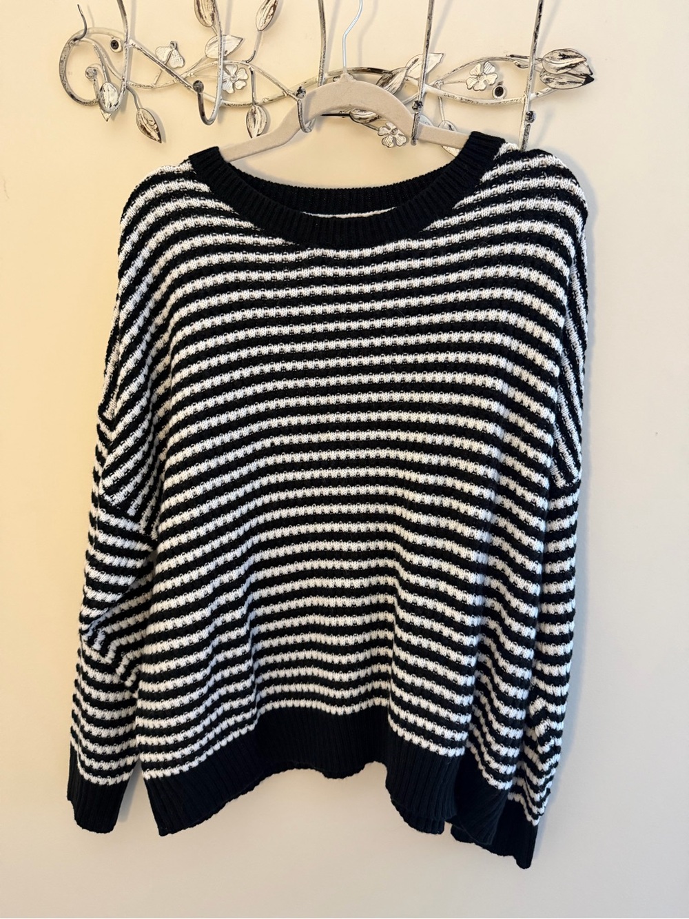 Black & White Striped Women's Sweater - Cozy Knit Pullover